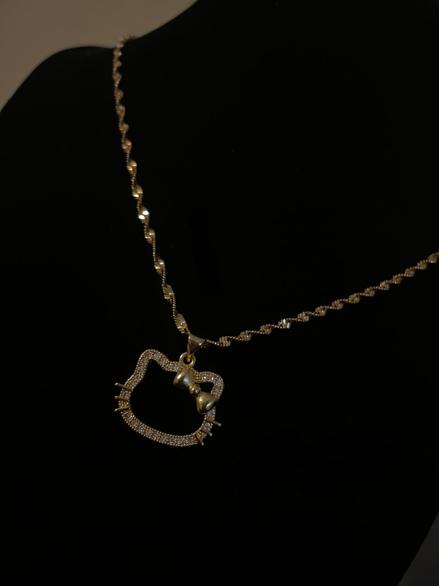 Kitty Outline Necklace