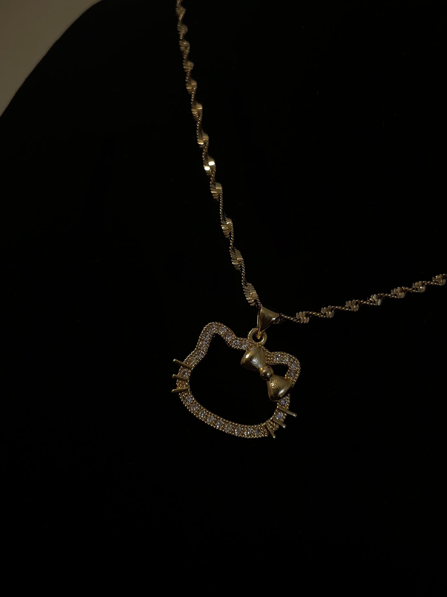 Kitty Outline Necklace