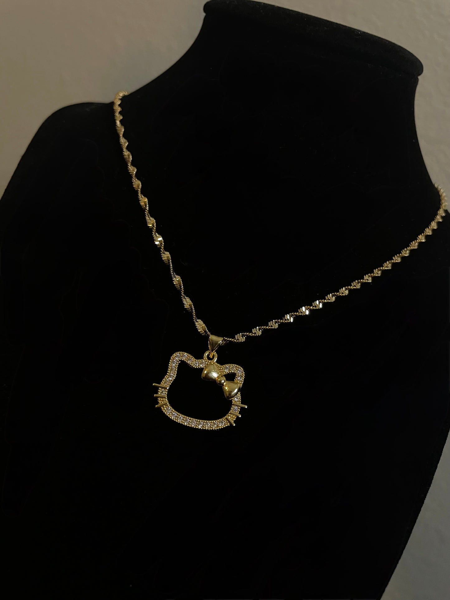 Kitty Outline Necklace