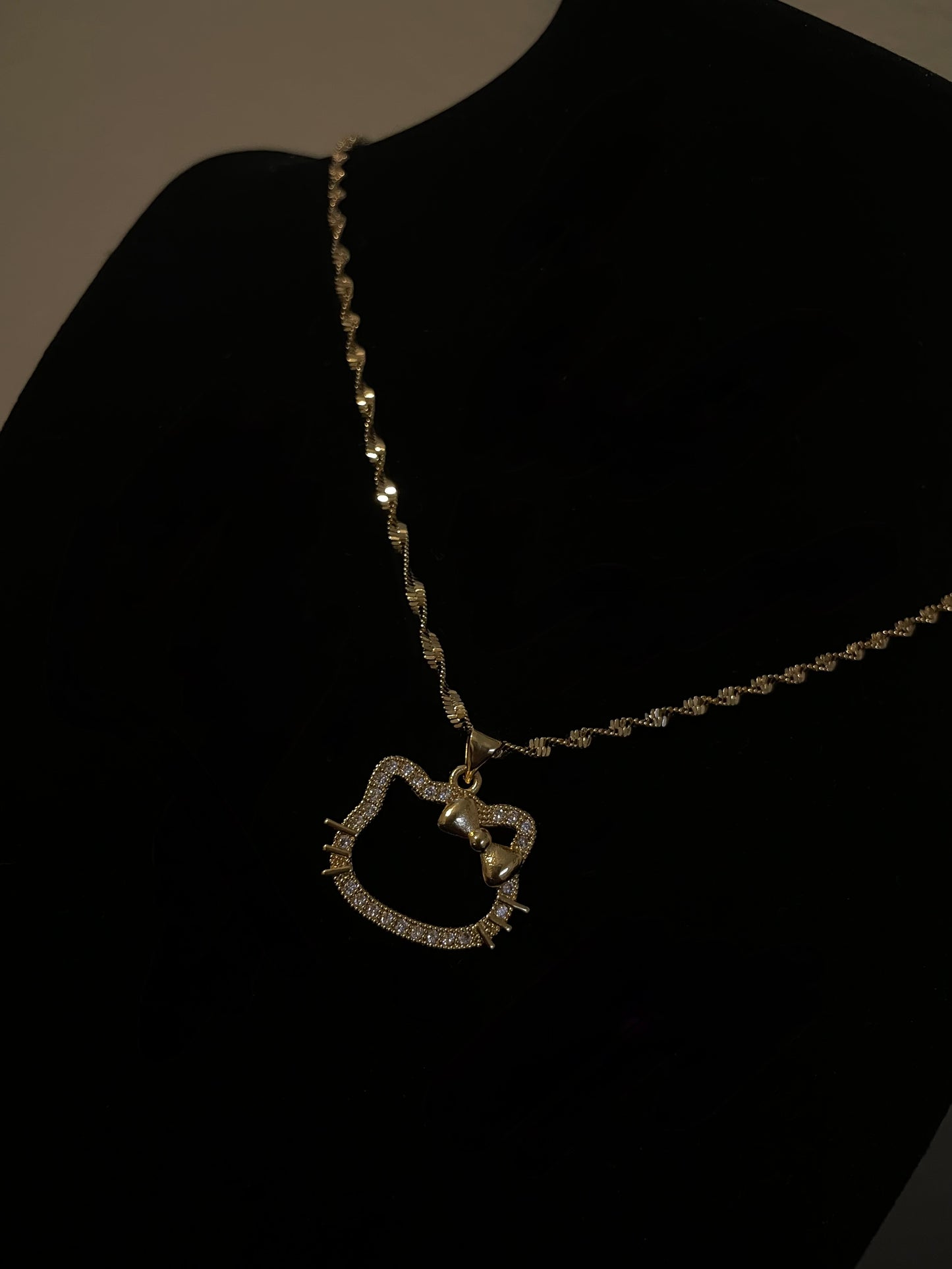 Kitty Outline Necklace