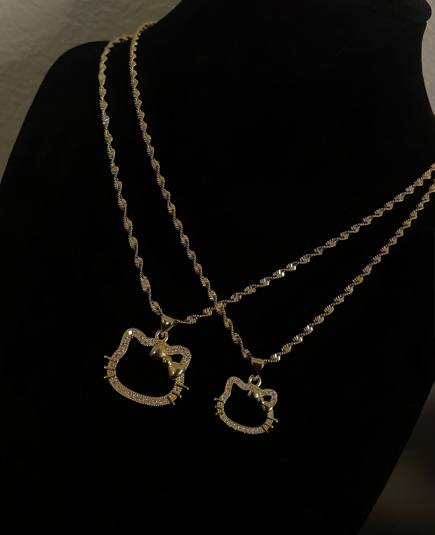 Kitty Outline Necklace